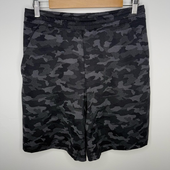LULULEMON Men’s Camo 6” Lined Surge Shorts - Picture 2 of 6